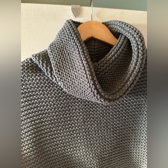 Medium gray Zara knit turtleneck sweater. Excellent condition! - Picture 1 of 4